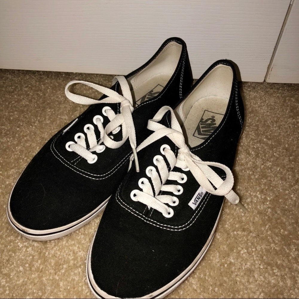Vans Black and White size 7 men’s & 8.5 in womens